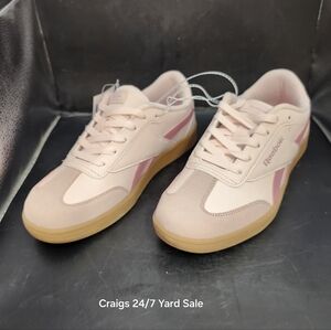 Pink Reebok Ladies Sneakers With Tags Size 6